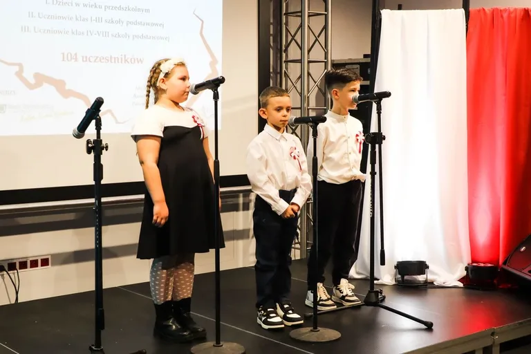 Koncert Galowy zakończył "Tydzień dla Polski". Nagrody, emocje i patriotyczna atmosfera w Starej Elektrowni (zdjęcia, wideo)