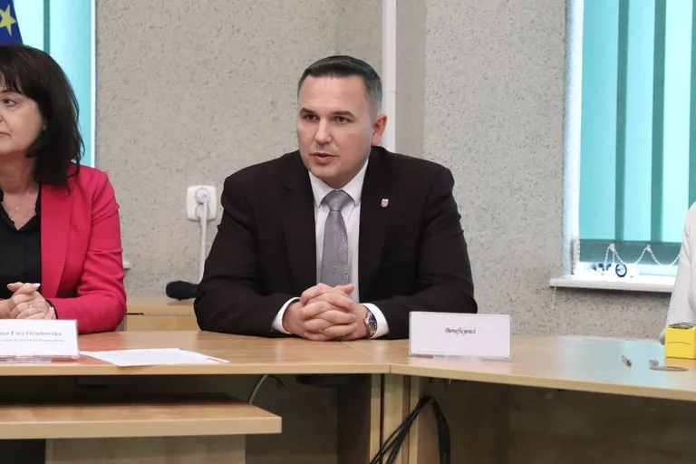Unijne wsparcie dla gmin Brok i Ostrów Mazowiecka na modernizację sieci wodociągowej (zdjęcia)