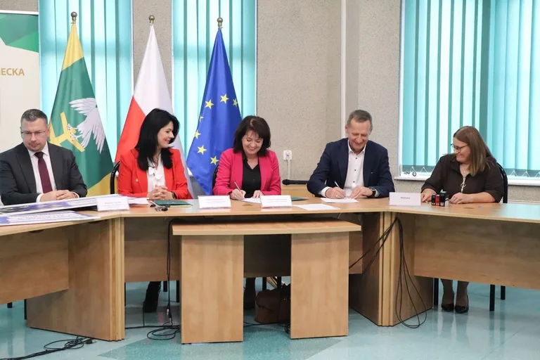 Unijne wsparcie dla gmin Brok i Ostrów Mazowiecka na modernizację sieci wodociągowej (zdjęcia)