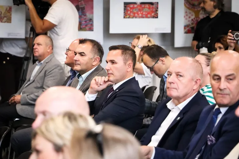 Minister Katarzyna Pełczyńska-Nałęcz w Ostrowi Mazowieckiej. Podwojenie środków na wodociągi i cyberbony dla samorządów (zdjęcia)