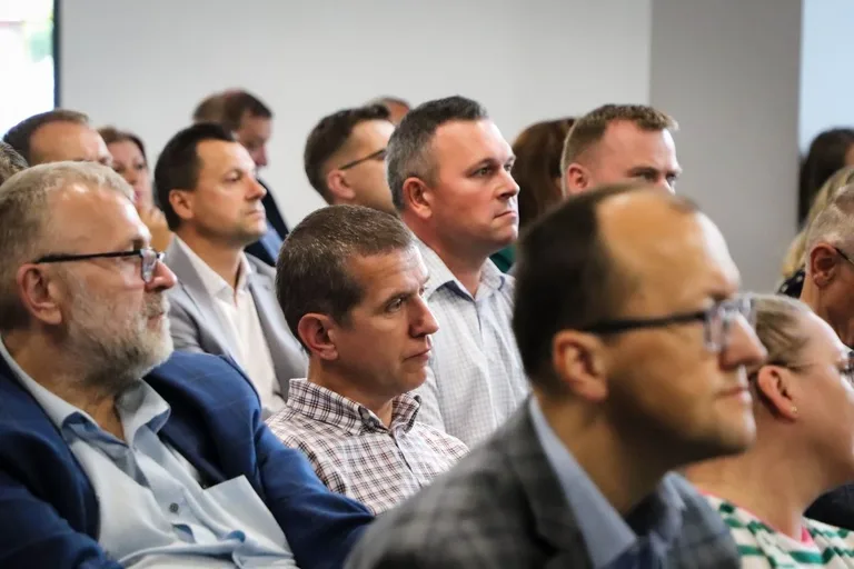 Minister Katarzyna Pełczyńska-Nałęcz w Ostrowi Mazowieckiej. Podwojenie środków na wodociągi i cyberbony dla samorządów (zdjęcia)