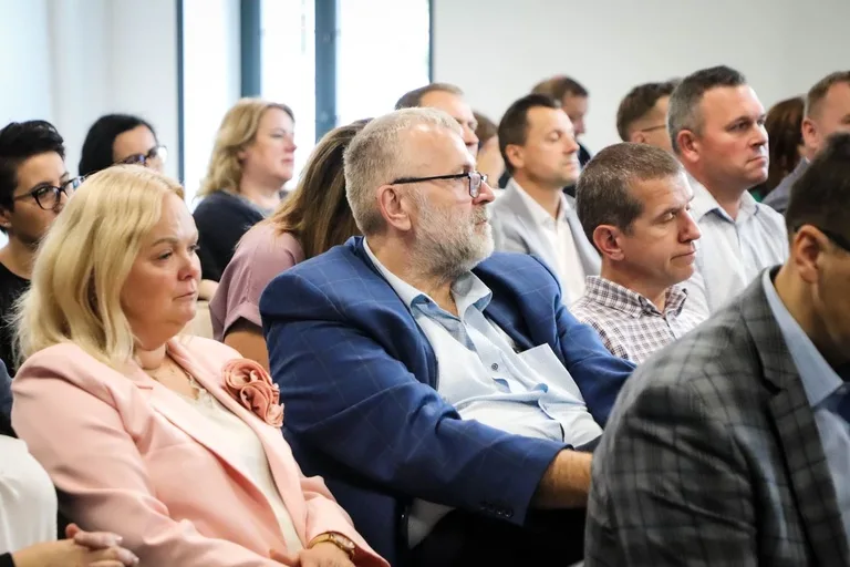 Minister Katarzyna Pełczyńska-Nałęcz w Ostrowi Mazowieckiej. Podwojenie środków na wodociągi i cyberbony dla samorządów (zdjęcia)