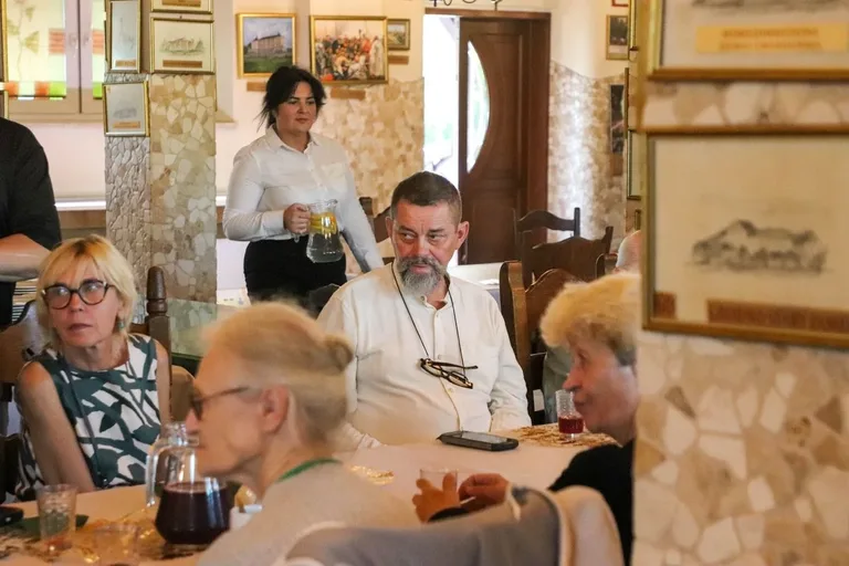 IV Światowy Zjazd Rodzin Absolwentów Szkoły Podchorążych Piechoty w Komorowie odbył się w Ostrowi (zdjęcia)