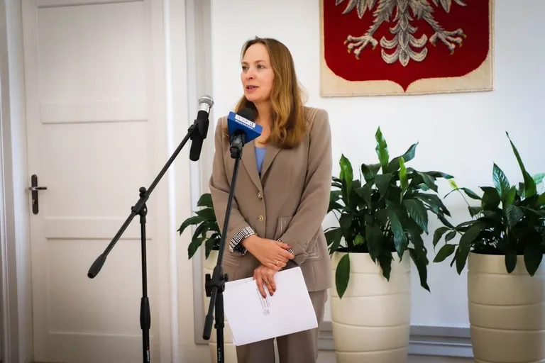 Minister Katarzyna Pełczyńska-Nałęcz w Ostrowi Mazowieckiej. Podwojenie środków na wodociągi i cyberbony dla samorządów (zdjęcia)