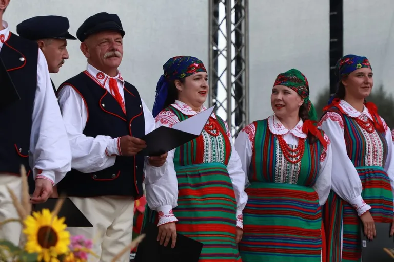Dożynkowy zawrót głowy! Koziki tętniły muzyką, tańcem i atrakcjami (zdjęcia)