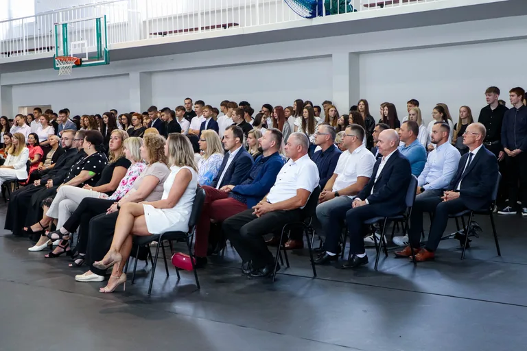 Uroczyste rozpoczęcie roku szkolnego w szkołach! Zobacz, jak wyglądał pierwszy dzień w "Rubinku" (zdjęcia)