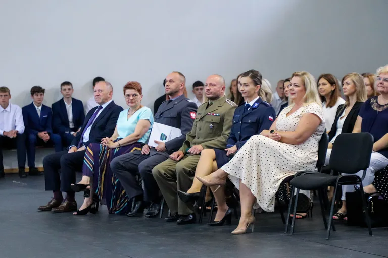 Uroczyste rozpoczęcie roku szkolnego w szkołach! Zobacz, jak wyglądał pierwszy dzień w "Rubinku" (zdjęcia)