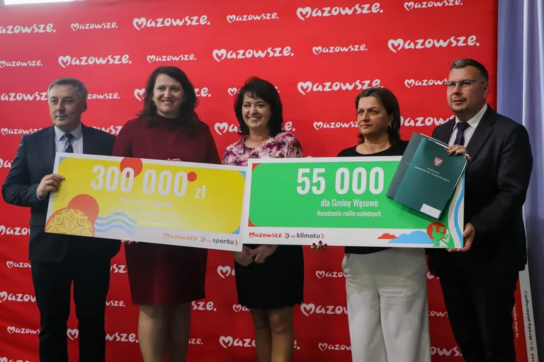 Bieżnia, tężnia i działki z dofinansowaniem. Miliony z Mazowsza dla samorządów z powiatu ostrowskiego (zdjęcia)