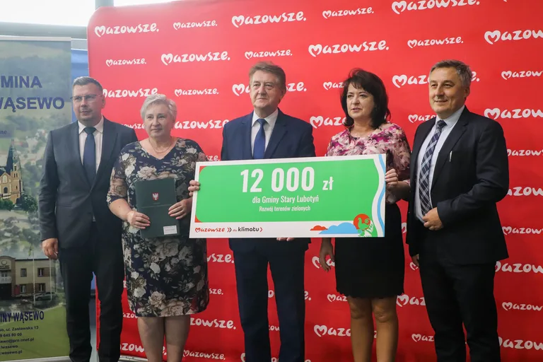 Bieżnia, tężnia i działki z dofinansowaniem. Miliony z Mazowsza dla samorządów z powiatu ostrowskiego (zdjęcia)