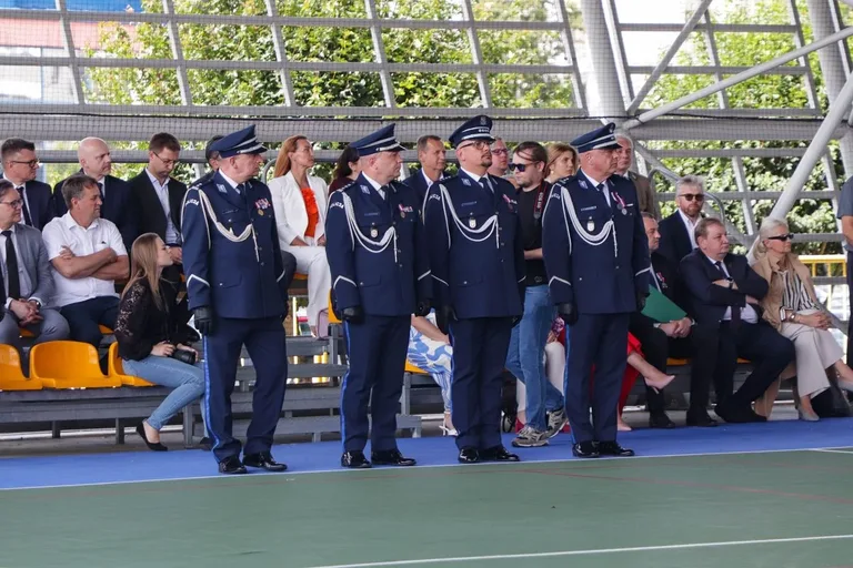 Medale, awanse i wzruszenia. Policja w Ostrowi Mazowieckiej uczciła swoje święto (zdjęcia)