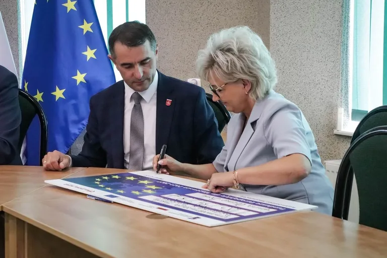 Miliony z Unii na lokalne inwestycje. Ostrów i Brok na liście beneficjentów (zdjęcia)