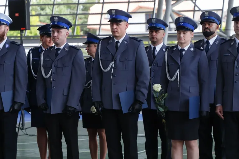 Medale, awanse i wzruszenia. Policja w Ostrowi Mazowieckiej uczciła swoje święto (zdjęcia)