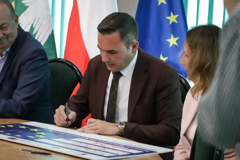 Miliony z Unii na lokalne inwestycje. Ostrów i Brok na liście beneficjentów (zdjęcia)