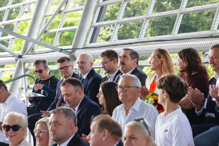 Medale, awanse i wzruszenia. Policja w Ostrowi Mazowieckiej uczciła swoje święto (zdjęcia)