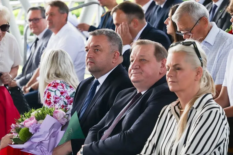 Medale, awanse i wzruszenia. Policja w Ostrowi Mazowieckiej uczciła swoje święto (zdjęcia)