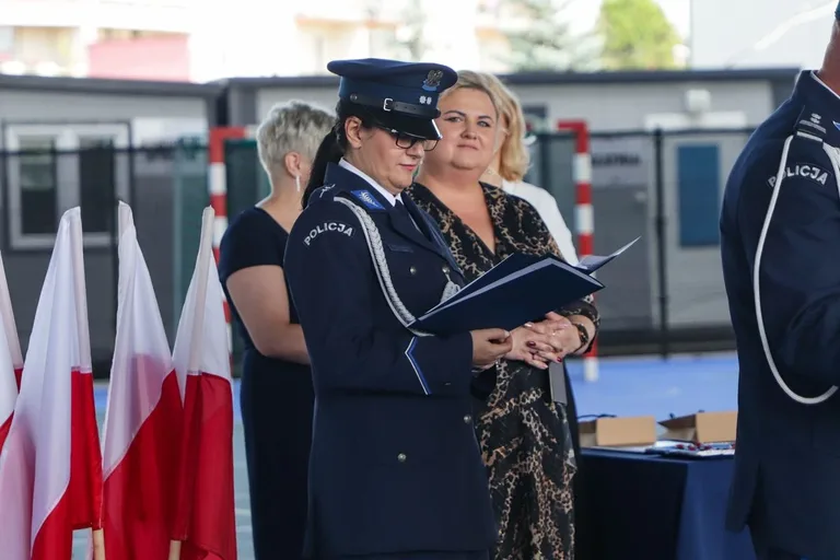 Medale, awanse i wzruszenia. Policja w Ostrowi Mazowieckiej uczciła swoje święto (zdjęcia)