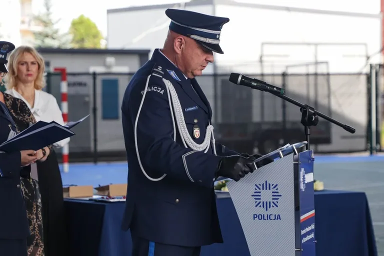 Medale, awanse i wzruszenia. Policja w Ostrowi Mazowieckiej uczciła swoje święto (zdjęcia)