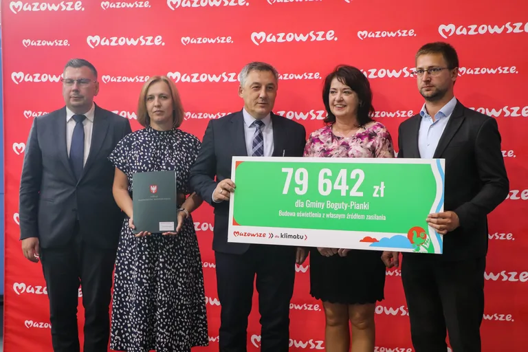 Bieżnia, tężnia i działki z dofinansowaniem. Miliony z Mazowsza dla samorządów z powiatu ostrowskiego (zdjęcia)