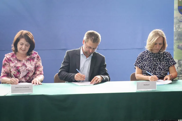 Bieżnia, tężnia i działki z dofinansowaniem. Miliony z Mazowsza dla samorządów z powiatu ostrowskiego (zdjęcia)