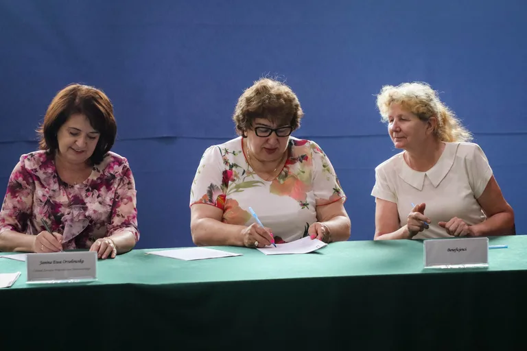 Bieżnia, tężnia i działki z dofinansowaniem. Miliony z Mazowsza dla samorządów z powiatu ostrowskiego (zdjęcia)