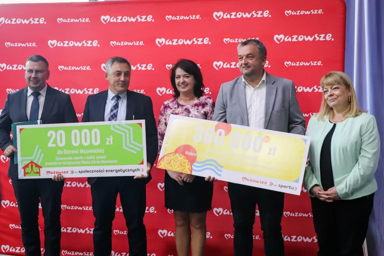 Bieżnia, tężnia i działki z dofinansowaniem. Miliony z Mazowsza dla samorządów z powiatu ostrowskiego (zdjęcia)