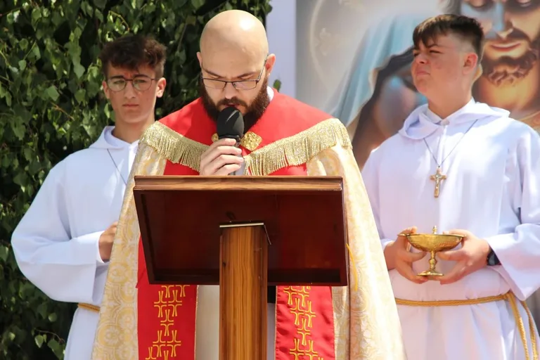 Wierni wyszli na ulice Ostrowi. Procesje Bożego Ciała przyciągnęły tłumy