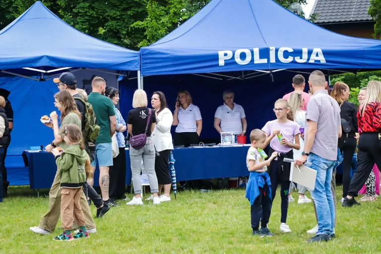 Policyjny piknik z sercem na cześć kobiet w służbie (zdjęcia)