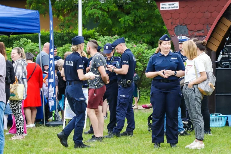 Policyjny piknik z sercem na cześć kobiet w służbie (zdjęcia)