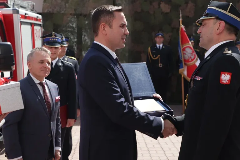 Uroczystość z okazji Powiatowych Obchodów Dnia Strażaka w Ostrowi Mazowieckiej (zdjęcia)