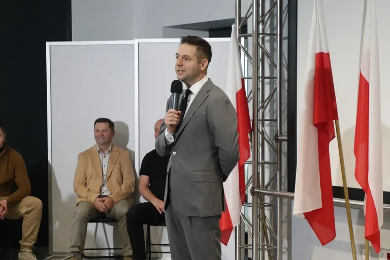 Tłumy na spotkaniu z Patrykiem Jakim w Starej Elektrowni (zdjęcia)