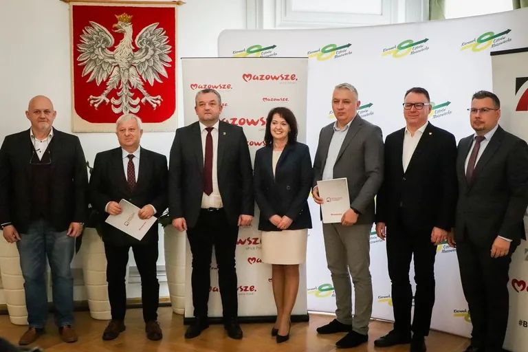 11 mln złotych na remonty dróg! W ostrowskim ratuszu podpisano umowy (zdjęcia)