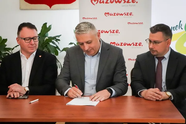 11 mln złotych na remonty dróg! W ostrowskim ratuszu podpisano umowy (zdjęcia)