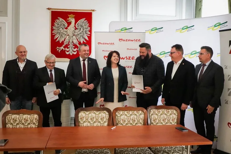 11 mln złotych na remonty dróg! W ostrowskim ratuszu podpisano umowy (zdjęcia)