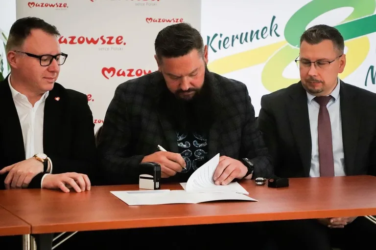11 mln złotych na remonty dróg! W ostrowskim ratuszu podpisano umowy (zdjęcia)