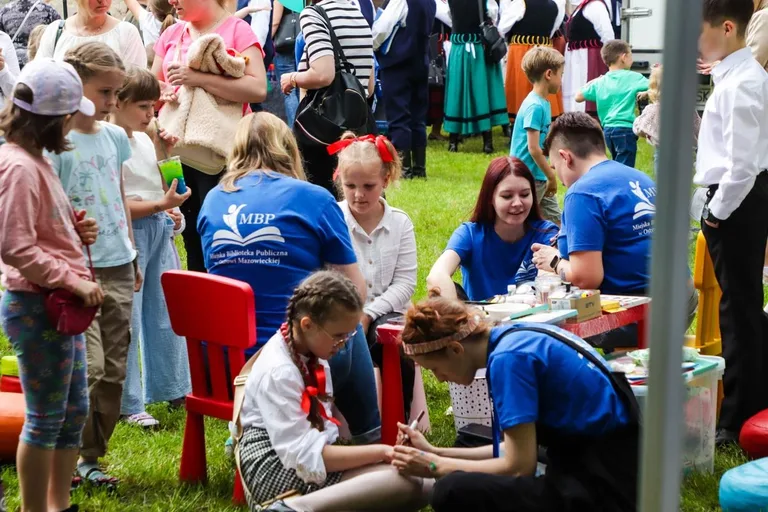 Literatura, kugiel i dobra zabawa. Za nami XIV Ostrowski Piknik z Książką! (zdjęcia)