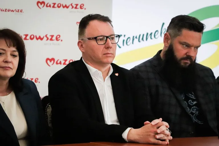 11 mln złotych na remonty dróg! W ostrowskim ratuszu podpisano umowy (zdjęcia)