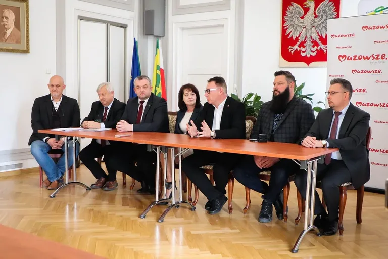 11 mln złotych na remonty dróg! W ostrowskim ratuszu podpisano umowy (zdjęcia)