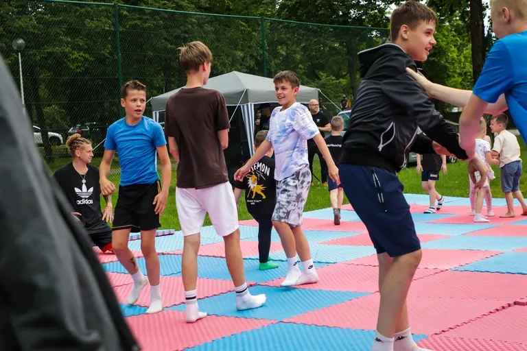 Policyjny piknik z sercem na cześć kobiet w służbie (zdjęcia)