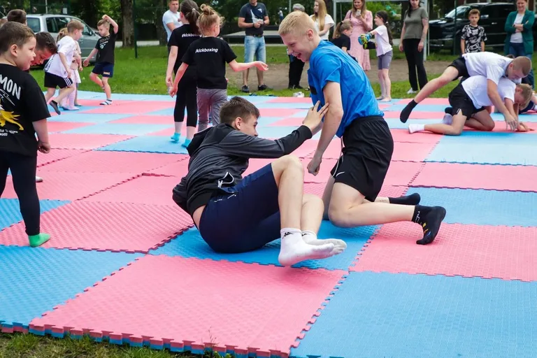 Policyjny piknik z sercem na cześć kobiet w służbie (zdjęcia)