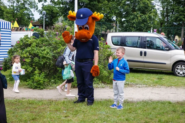Policyjny piknik z sercem na cześć kobiet w służbie (zdjęcia)