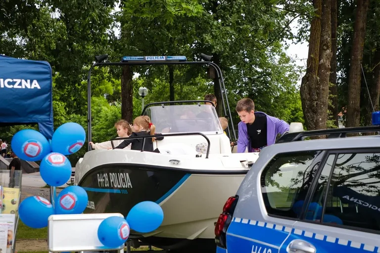Policyjny piknik z sercem na cześć kobiet w służbie (zdjęcia)