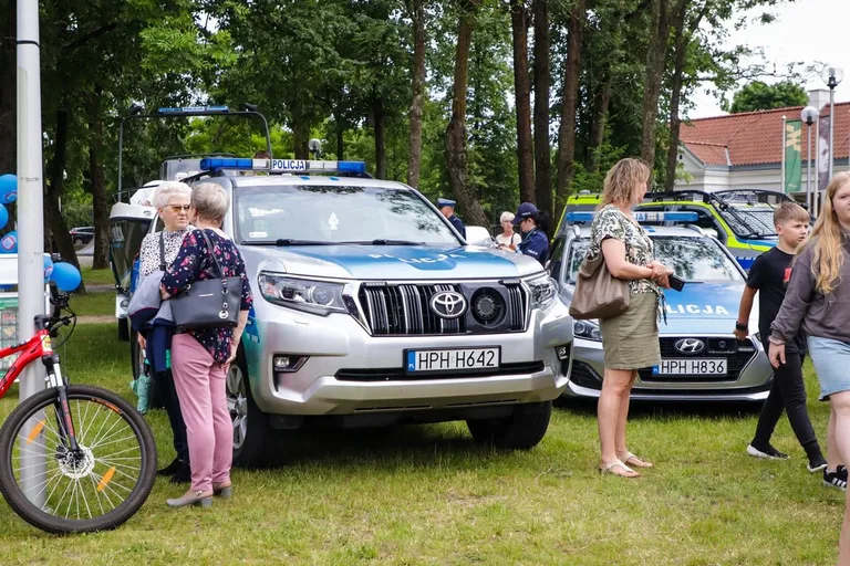 Policyjny piknik z sercem na cześć kobiet w służbie (zdjęcia)