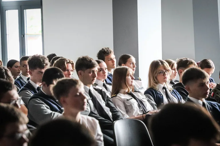 Droga do kokpitu F-16. Inspirujące spotkanie z majorem Maciejem Krakowianem (zdjęcia)
