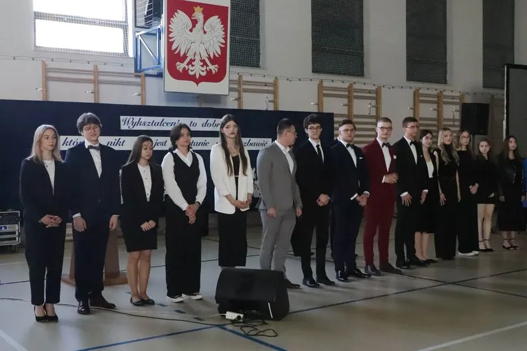 Maturzyści "Koperniczka" zakończyli naukę w liceum (zdjęcia)