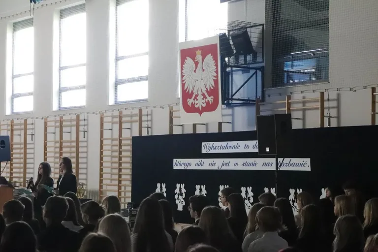 Maturzyści "Koperniczka" zakończyli naukę w liceum (zdjęcia)