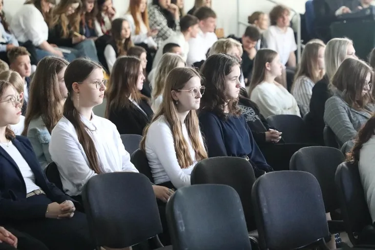 Maturzyści "Koperniczka" zakończyli naukę w liceum (zdjęcia)
