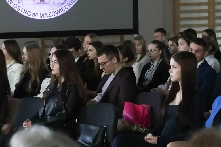Maturzyści "Koperniczka" zakończyli naukę w liceum (zdjęcia)