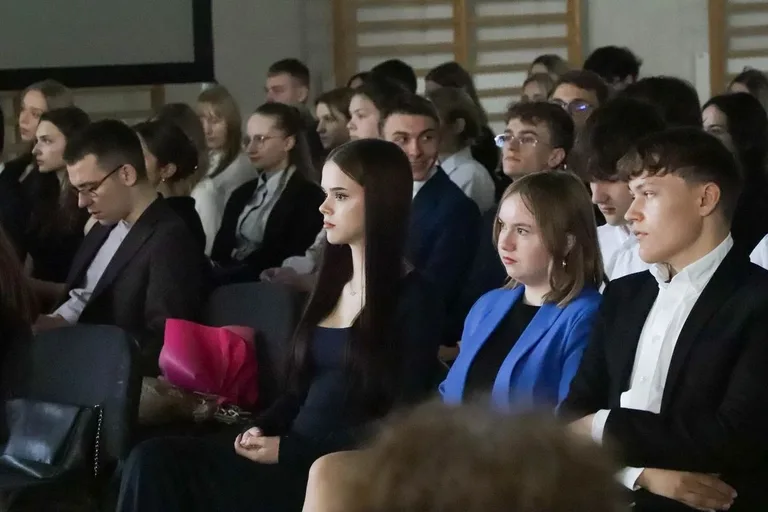 Maturzyści "Koperniczka" zakończyli naukę w liceum (zdjęcia)
