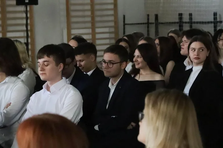 Maturzyści "Koperniczka" zakończyli naukę w liceum (zdjęcia)