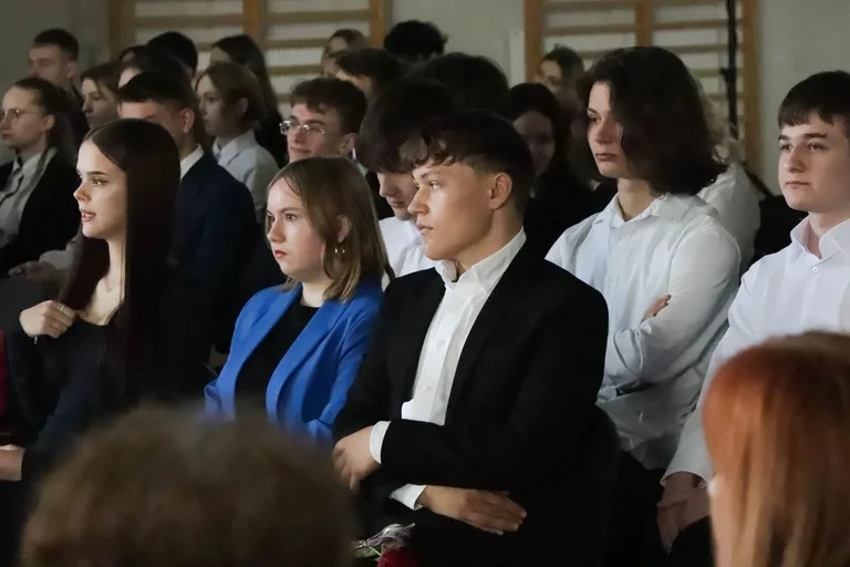 Maturzyści "Koperniczka" zakończyli naukę w liceum (zdjęcia)